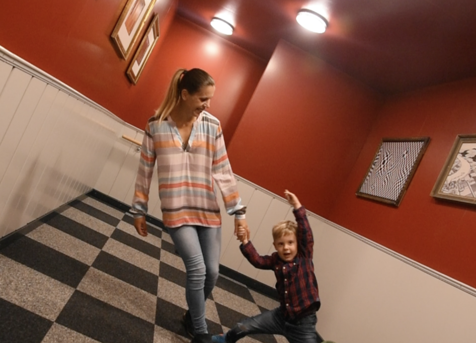 Gleichgewichtstäuschung im Schrägen Salon